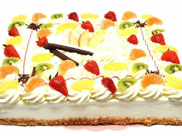 Slagroomtaart + aardb.bav 25 pers.